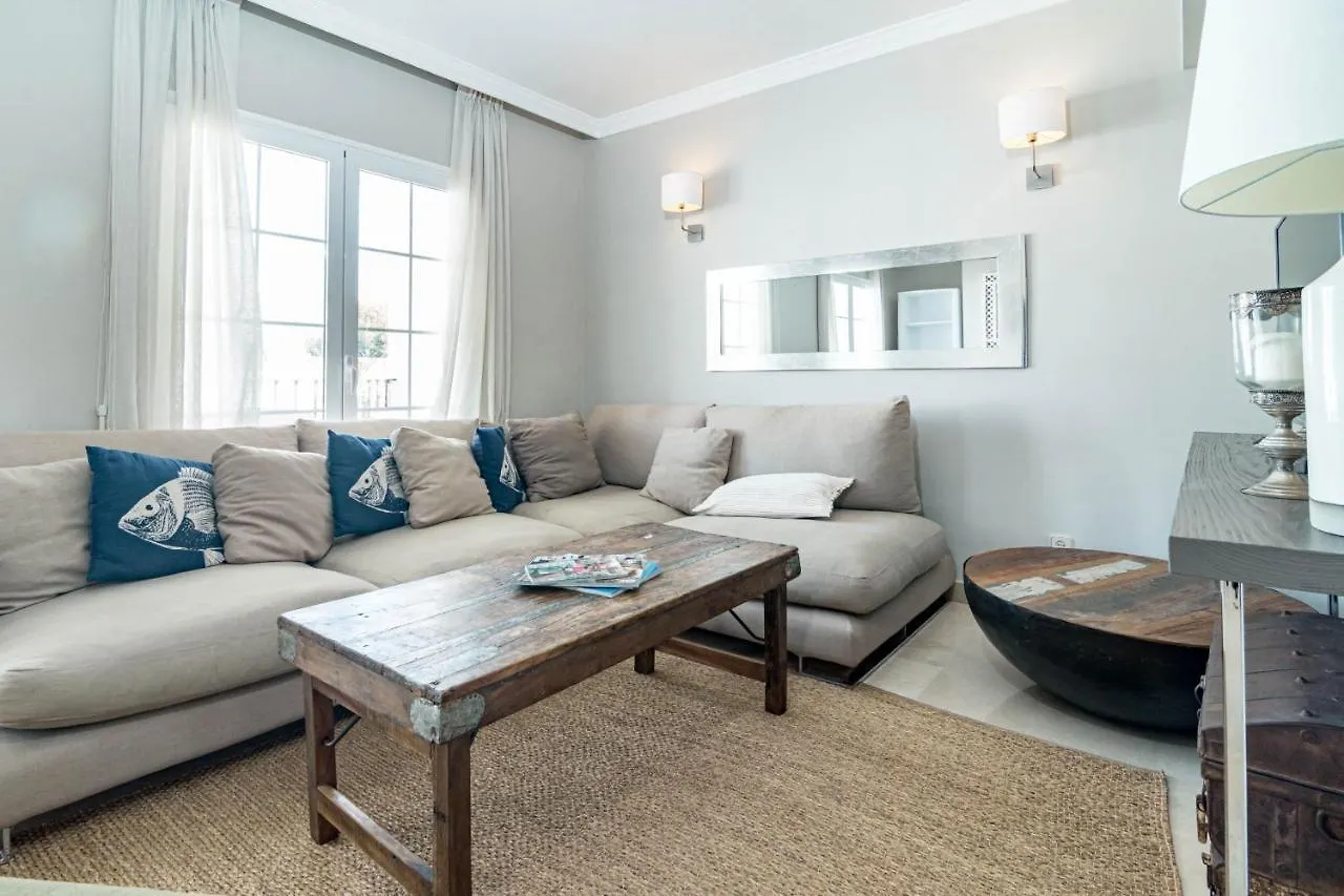 Captivating Coastal Townhouse In Aloha Pueblo With Amazing Mountain Views Marbella Feriehus