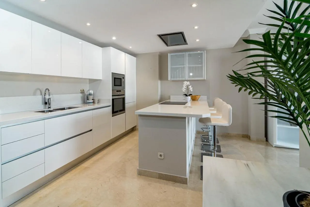 Captivating Coastal Townhouse In Aloha Pueblo With Amazing Mountain Views Marbella Holiday home