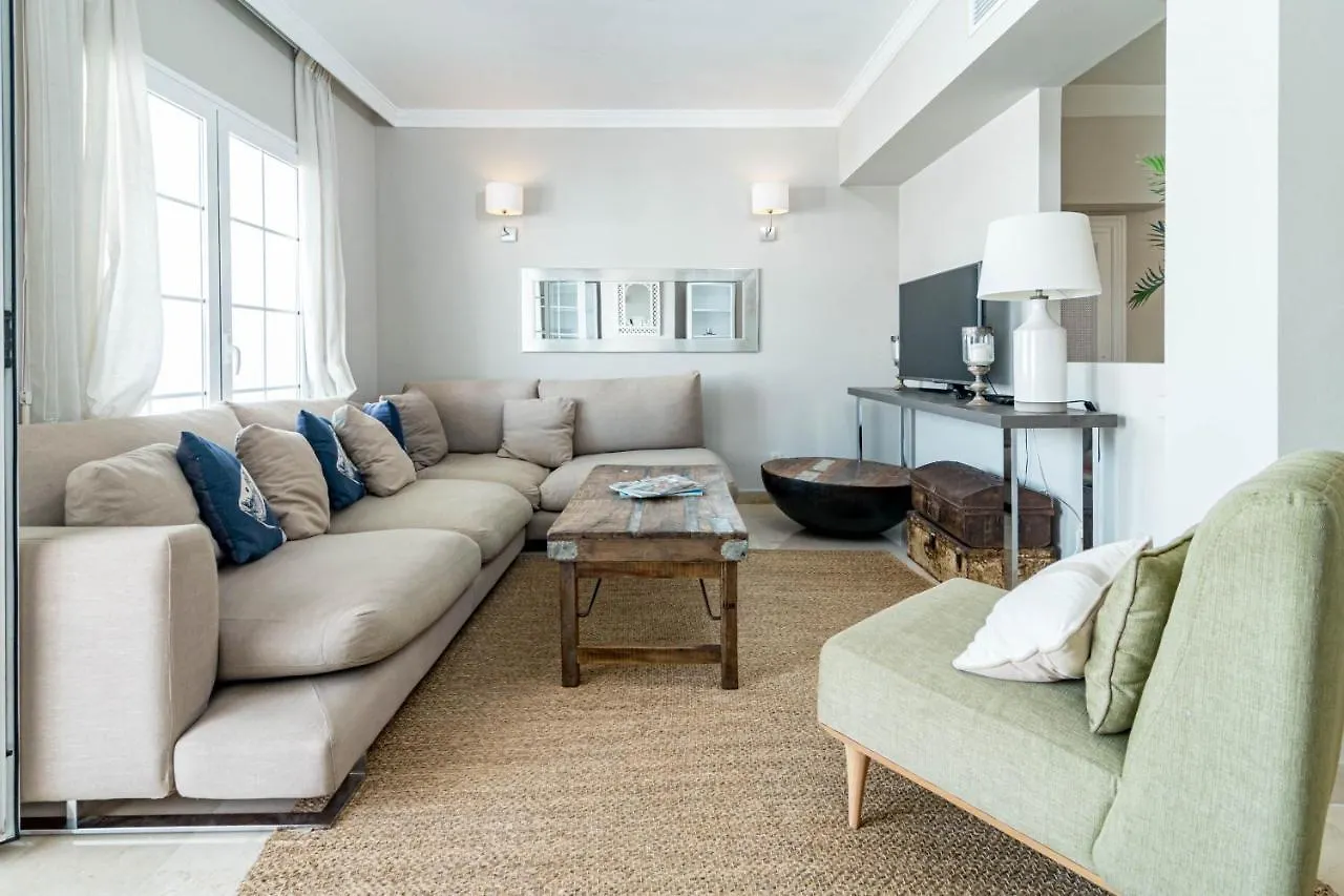 Captivating Coastal Townhouse In Aloha Pueblo With Amazing Mountain Views Marbella 0*,