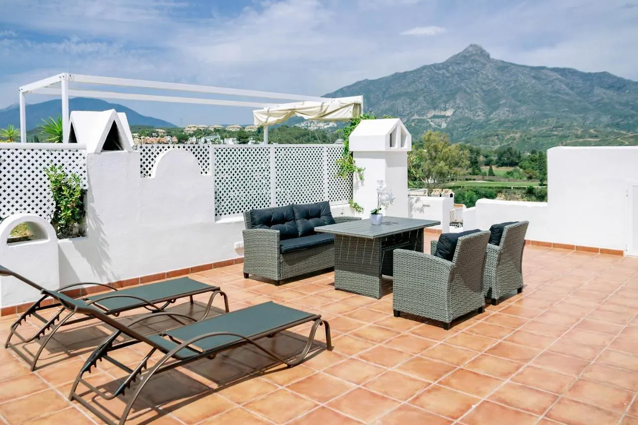 Captivating Coastal Townhouse In Aloha Pueblo With Amazing Mountain Views Marbella Holiday home