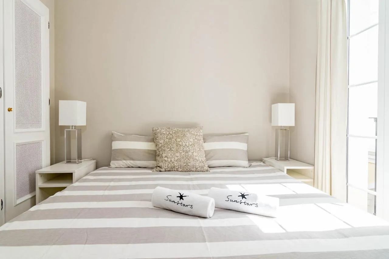 Feriehus Captivating Coastal Townhouse In Aloha Pueblo With Amazing Mountain Views Marbella