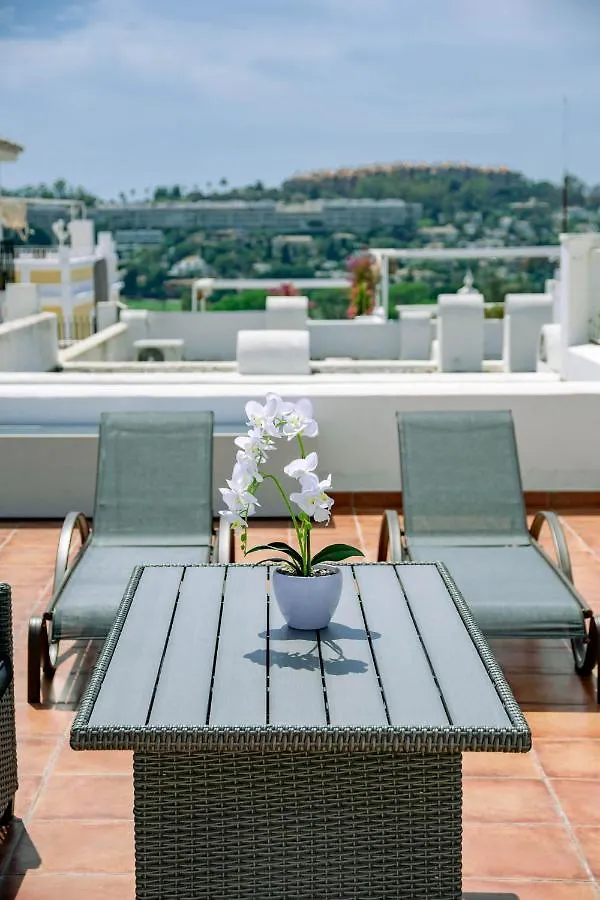 Feriehus Captivating Coastal Townhouse In Aloha Pueblo With Amazing Mountain Views Marbella Spanien