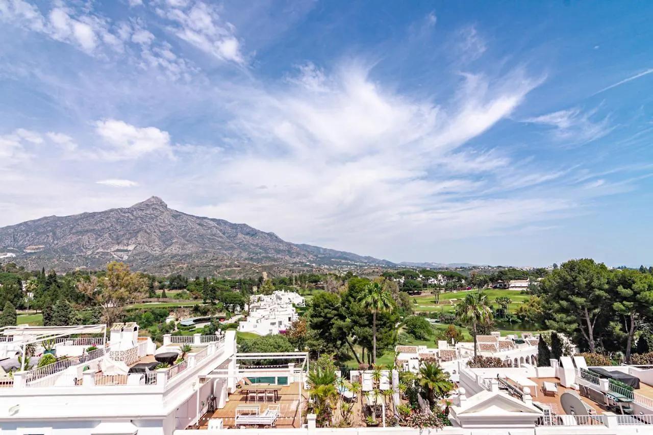 Holiday home Captivating Coastal Townhouse In Aloha Pueblo With Amazing Mountain Views Marbella