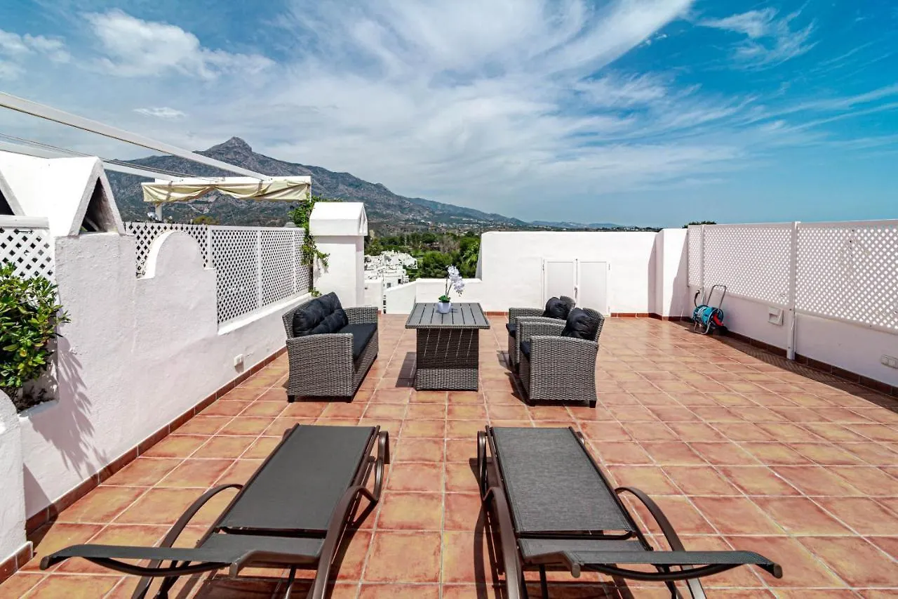 Captivating Coastal Townhouse In Aloha Pueblo With Amazing Mountain Views Marbella Holiday home