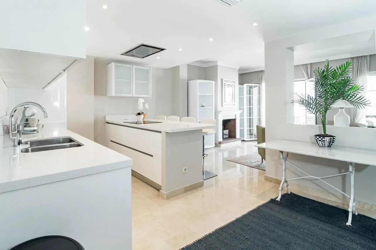 Holiday home Captivating Coastal Townhouse In Aloha Pueblo With Amazing Mountain Views Marbella