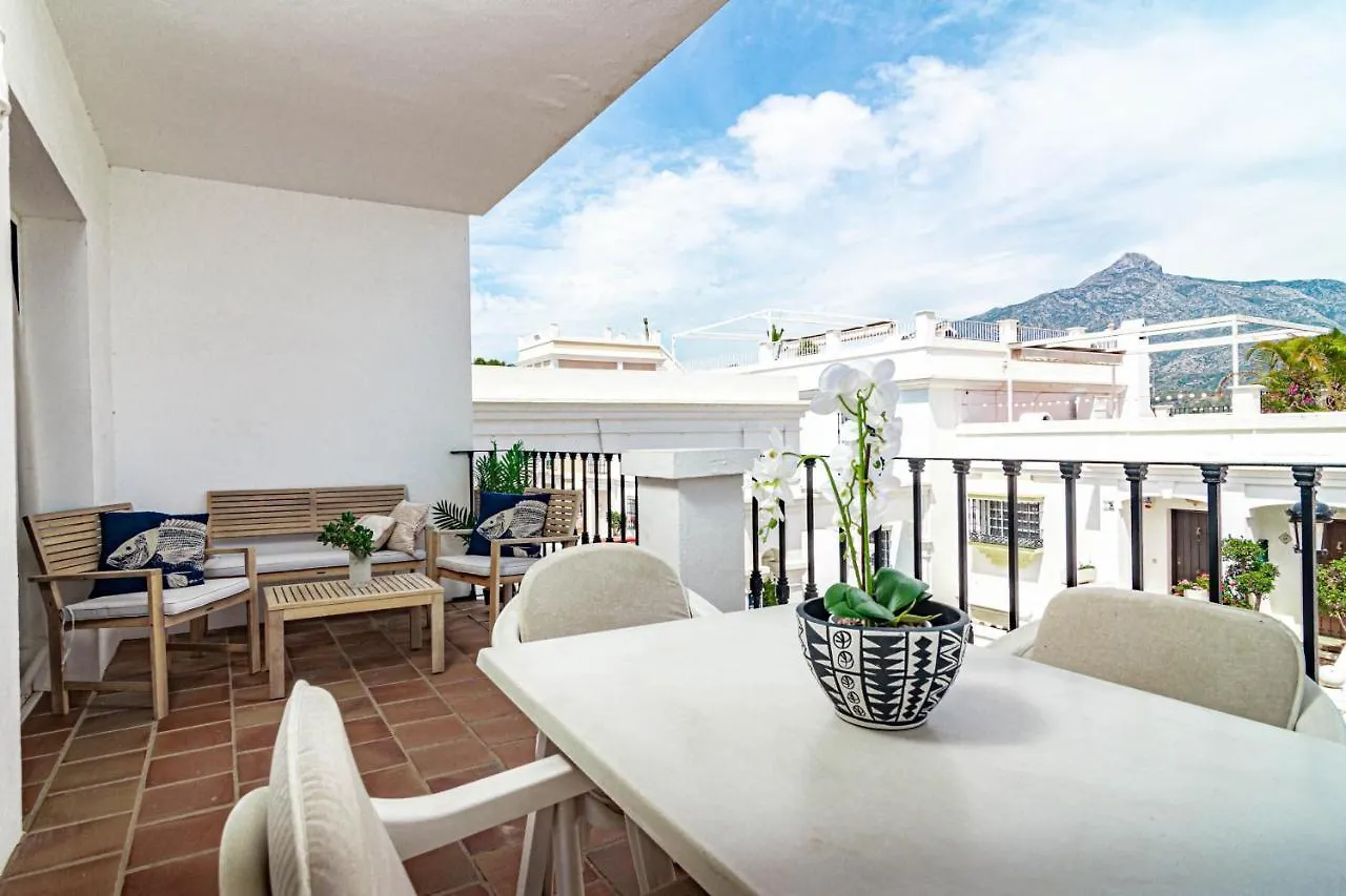 Captivating Coastal Townhouse In Aloha Pueblo With Amazing Mountain Views Marbella 0*,