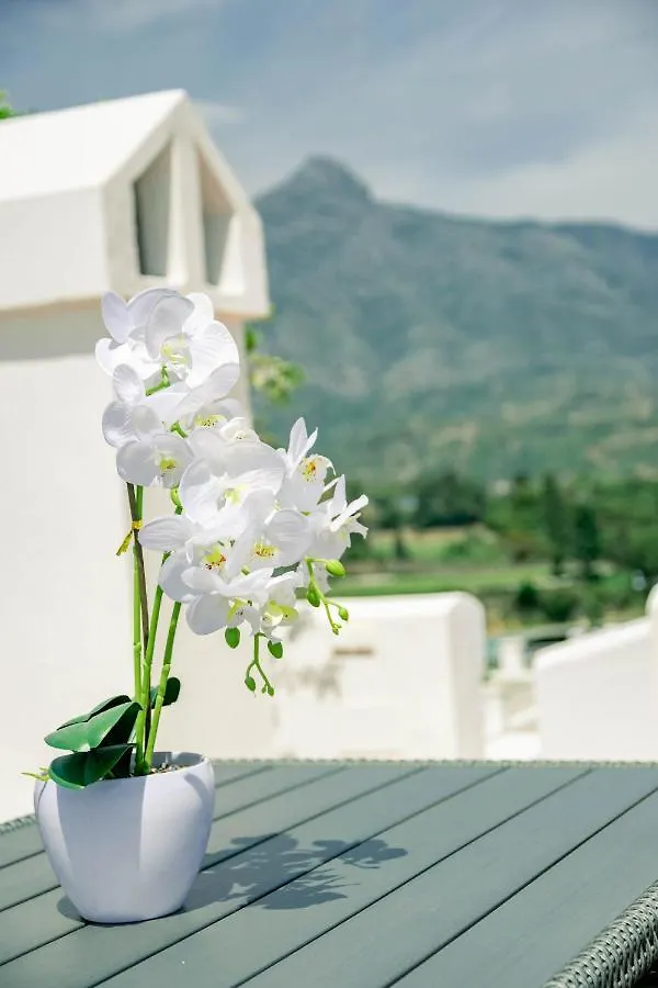 Holiday home Captivating Coastal Townhouse In Aloha Pueblo With Amazing Mountain Views Marbella