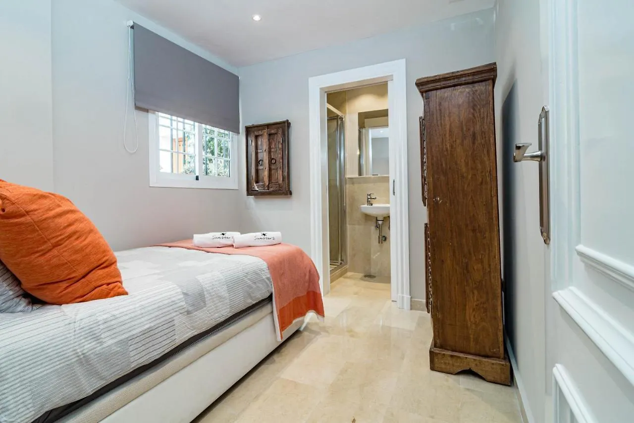 Feriehus Captivating Coastal Townhouse In Aloha Pueblo With Amazing Mountain Views Marbella