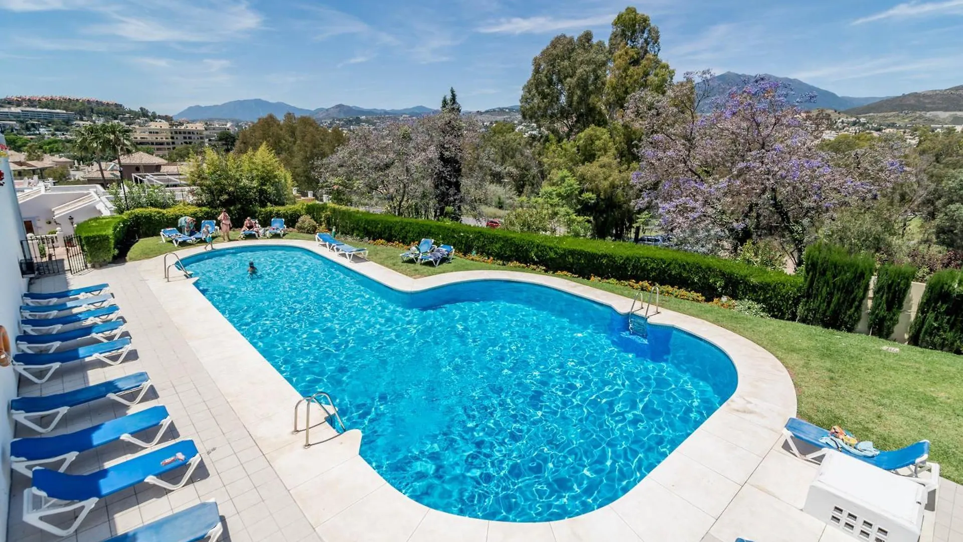Holiday home Captivating Coastal Townhouse In Aloha Pueblo With Amazing Mountain Views Marbella